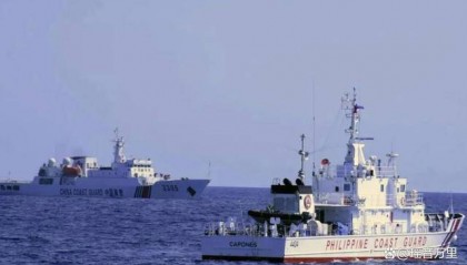 这次真怕了!菲律宾海警船想侵闯黄岩岛,却被现场一幕吓懵了