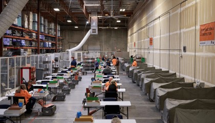 特朗普宣布在美国大选中获胜！此前一直谋求宾州等摇摆州选票