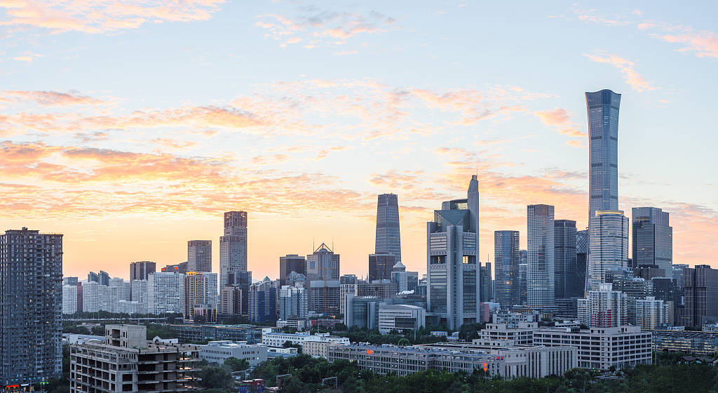 全国房价跌回2016年致居民财富缩水近40万亿，中央财办原副主任：调控思路要尽快转向，应该“支持房价上涨”！